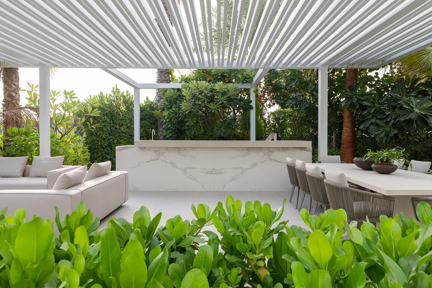 The Outdoor Kitchen Design Features That Define True Luxury